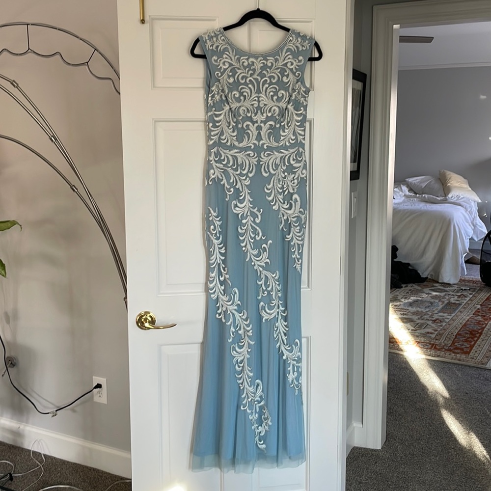 Aidan Mattox Baby Blue w white Embroidery + pearls sleeveless gown size 0